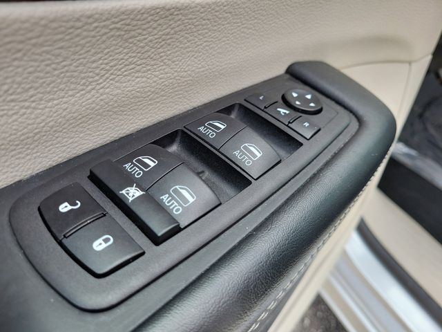 Used 2023 Chrysler Pacifica - photo 24