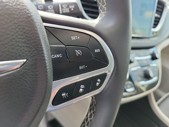 Used 2023 Chrysler Pacifica - photo 28
