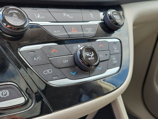 Used 2023 Chrysler Pacifica - photo 33