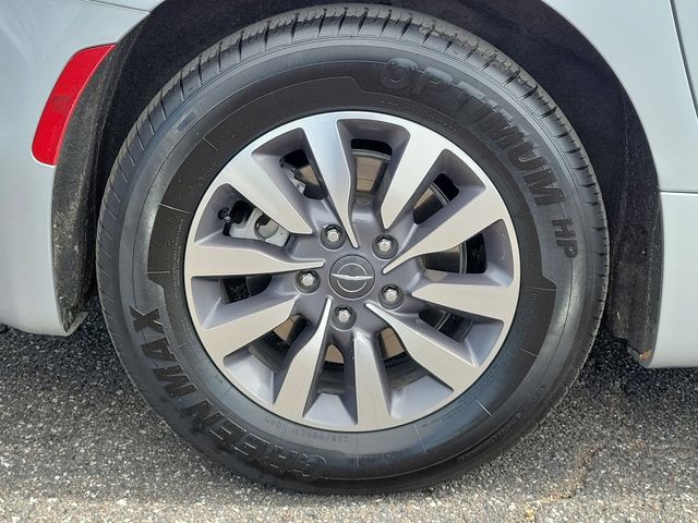 Used 2023 Chrysler Pacifica - photo 8