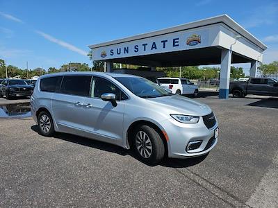 Used 2023 Chrysler Pacifica - photo 1
