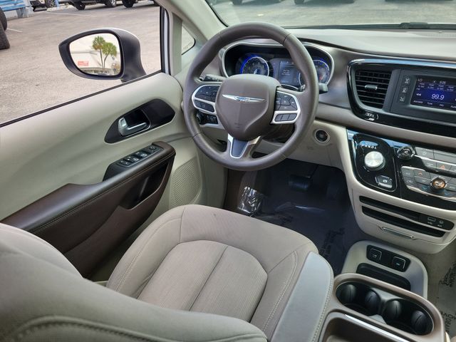 Used 2017 Chrysler Pacifica - photo 1