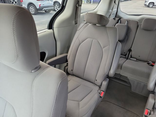 Used 2017 Chrysler Pacifica - photo 5