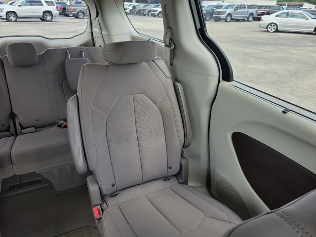 Used 2017 Chrysler Pacifica - photo 6