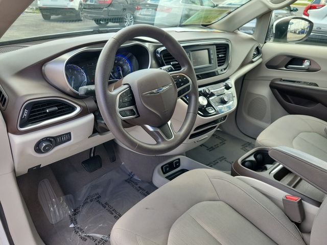 Used 2017 Chrysler Pacifica - photo 9
