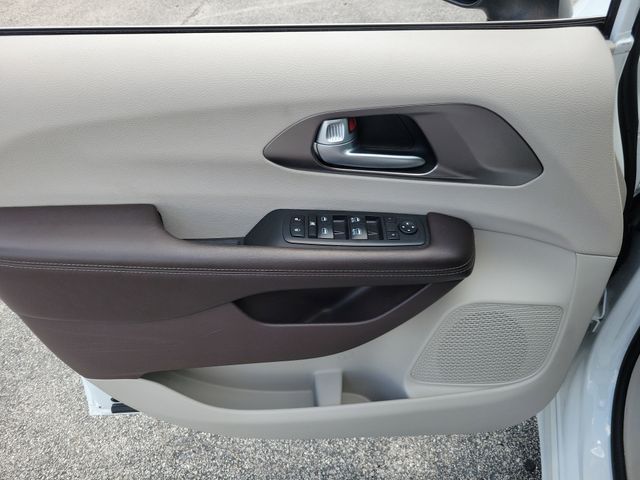 Used 2017 Chrysler Pacifica - photo 10