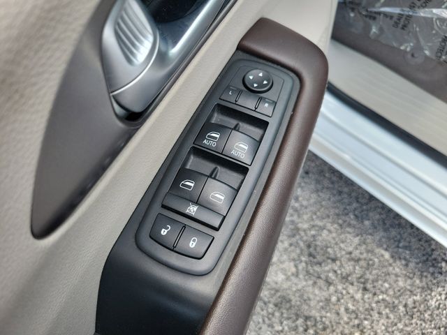 Used 2017 Chrysler Pacifica - photo 11