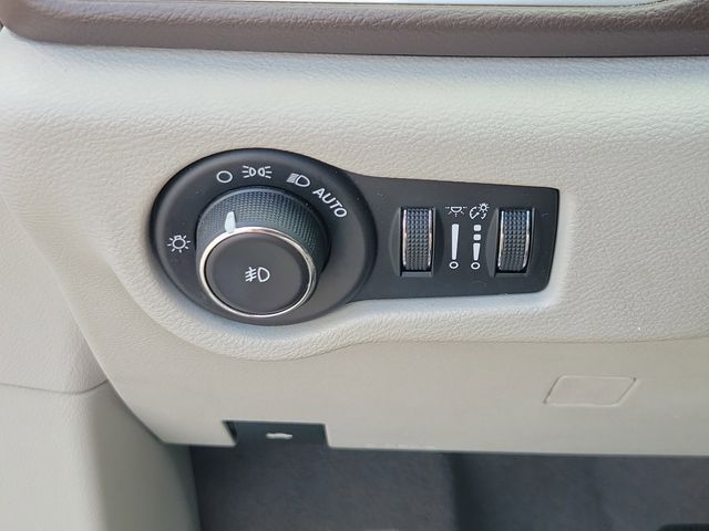 Used 2017 Chrysler Pacifica - photo 12