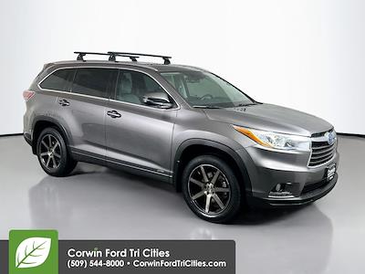 Used 2016 Toyota Highlander - photo 1