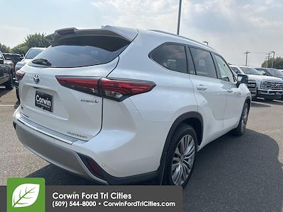 Used 2021 Toyota Highlander Platinum AWD SUV for sale #6031617 - photo 2