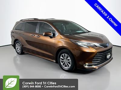 Used 2023 Toyota Sienna - photo 1