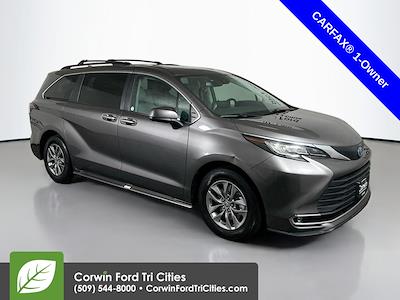 Used 2022 Toyota Sienna XLE Minivan for sale #6130492 - photo 1