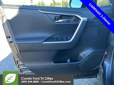 Used 2021 Toyota RAV4 - photo 1