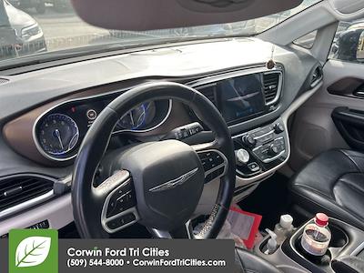Used 2018 Chrysler Pacifica - photo 1
