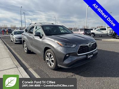 Used 2023 Toyota Highlander - photo 1