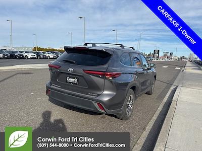 Used 2023 Toyota Highlander - photo 1