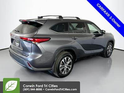 Used 2023 Toyota Highlander - photo 1