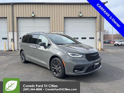 Used 2021 Chrysler Pacifica - photo 1