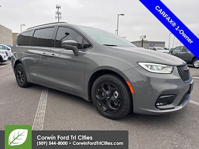 Used 2021 Chrysler Pacifica Touring L Minivan for sale #6529488 - photo 1