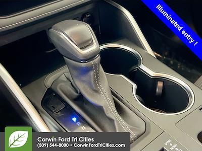 Used 2024 Toyota Highlander LE for sale #6546018 - photo 2