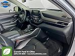 Used 2022 Toyota Highlander XLE AWD SUV for sale #6594780 - photo 32