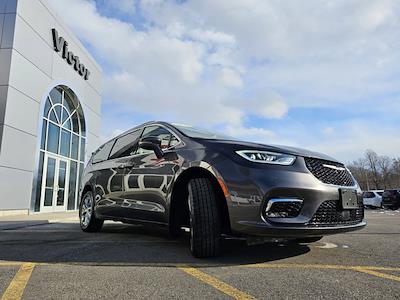Used 2022 Chrysler Pacifica Touring L Minivan for sale #260016A - photo 2