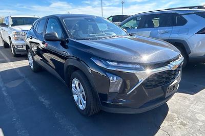 Used 2025 Chevrolet Trax - photo 1