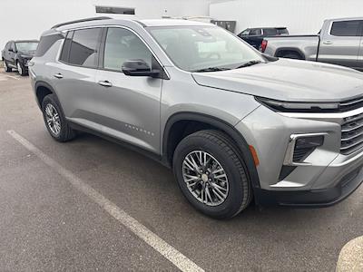 Used 2025 Chevrolet Traverse - photo 1