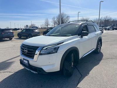Used 2024 Nissan Pathfinder - photo 1