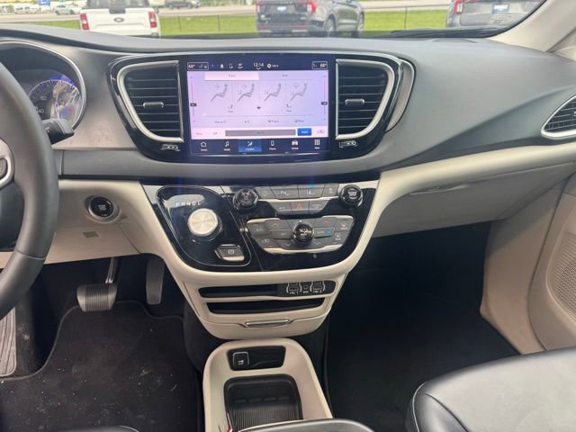 Used 2023 Chrysler Pacifica - photo 15