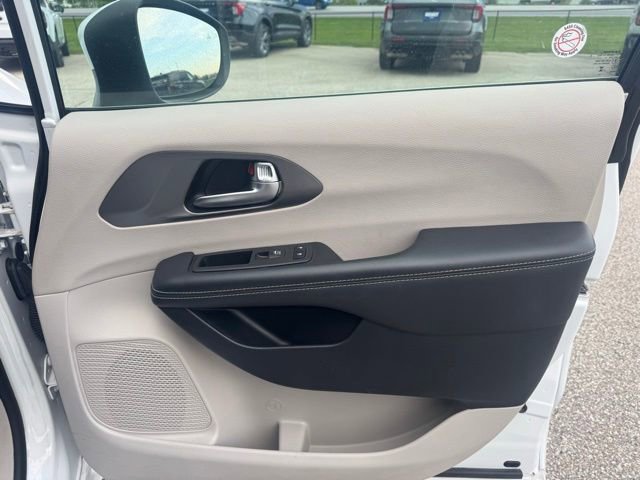 Used 2023 Chrysler Pacifica - photo 34
