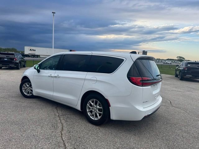Used 2023 Chrysler Pacifica - photo 6