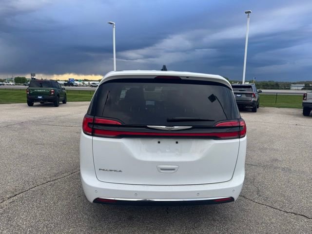Used 2023 Chrysler Pacifica - photo 7