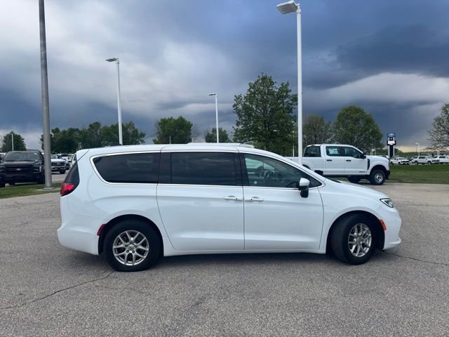Used 2023 Chrysler Pacifica - photo 9
