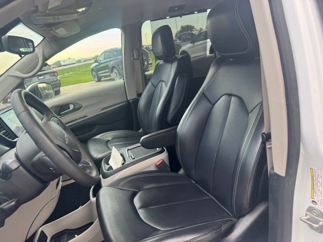 Used 2023 Chrysler Pacifica - photo 10