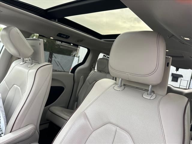 Used 2017 Chrysler Pacifica - photo 19