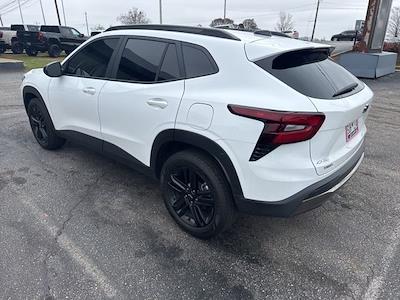 Used 2025 Chevrolet Trax - photo 1