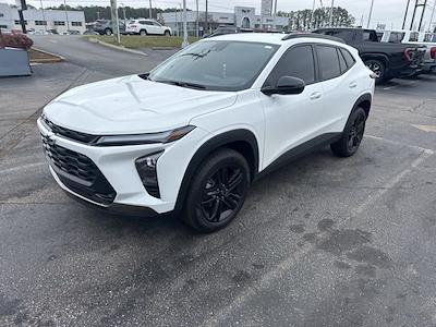 Used 2025 Chevrolet Trax - photo 1