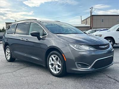 2017 Chrysler Pacifica FWD Minivan for sale #7G5304 - photo 2
