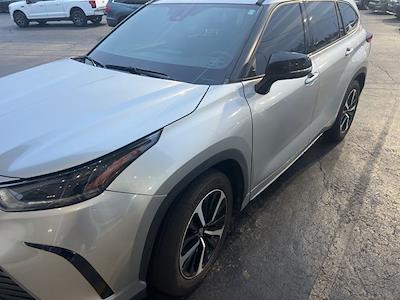 Used 2022 Toyota Highlander - photo 1