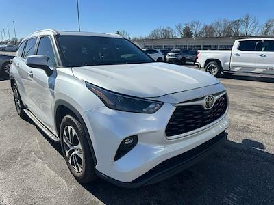 Used 2023 Toyota Highlander - photo 1