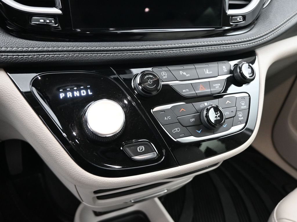 Used 2021 Chrysler Pacifica - photo 15
