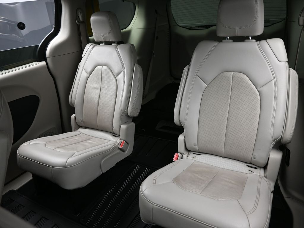Used 2021 Chrysler Pacifica - photo 24