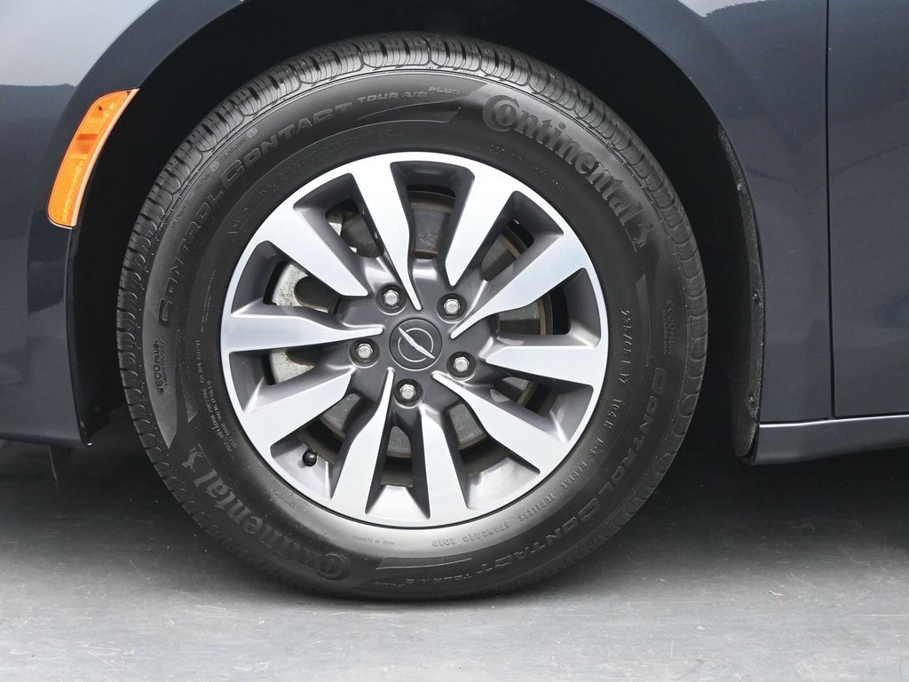 Used 2021 Chrysler Pacifica - photo 25