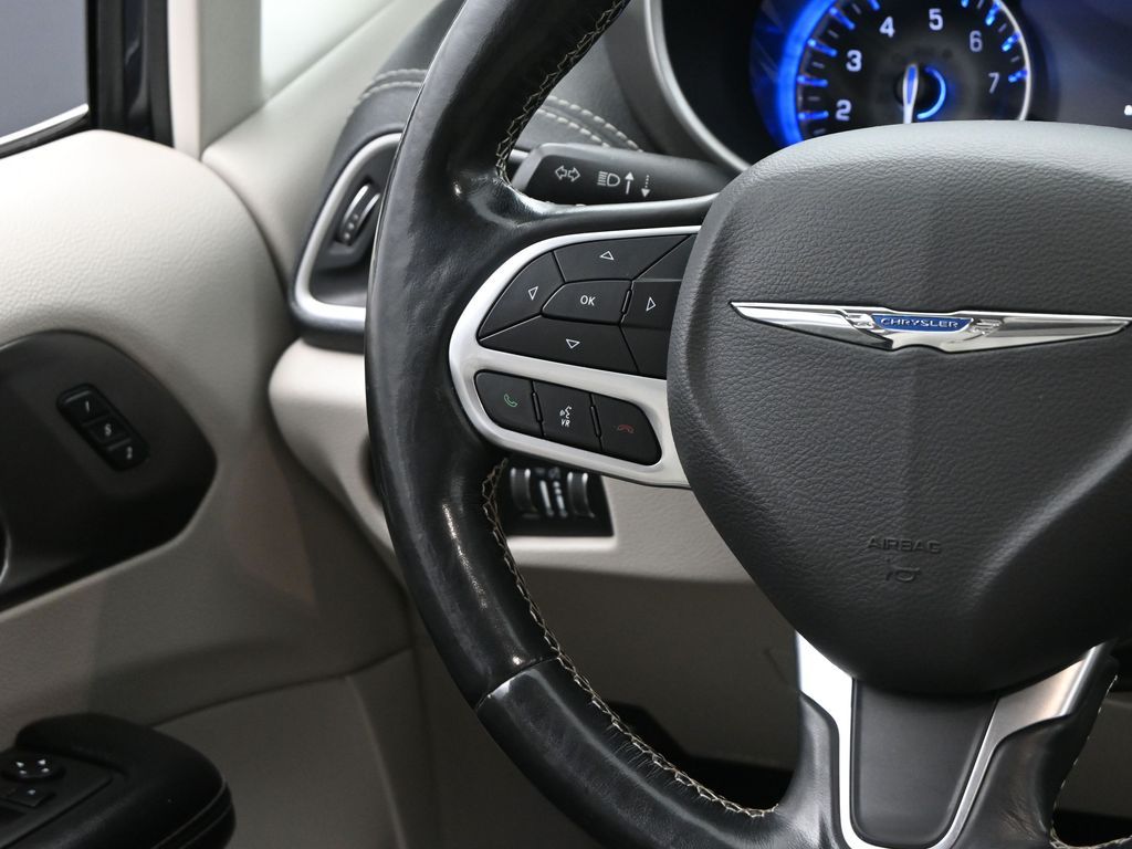Used 2021 Chrysler Pacifica - photo 28