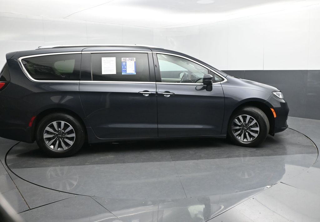 Used 2021 Chrysler Pacifica - photo 8