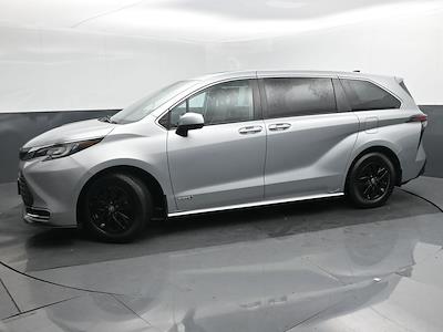 Used 2021 Toyota Sienna XLE Minivan for sale #F34290 - photo 2