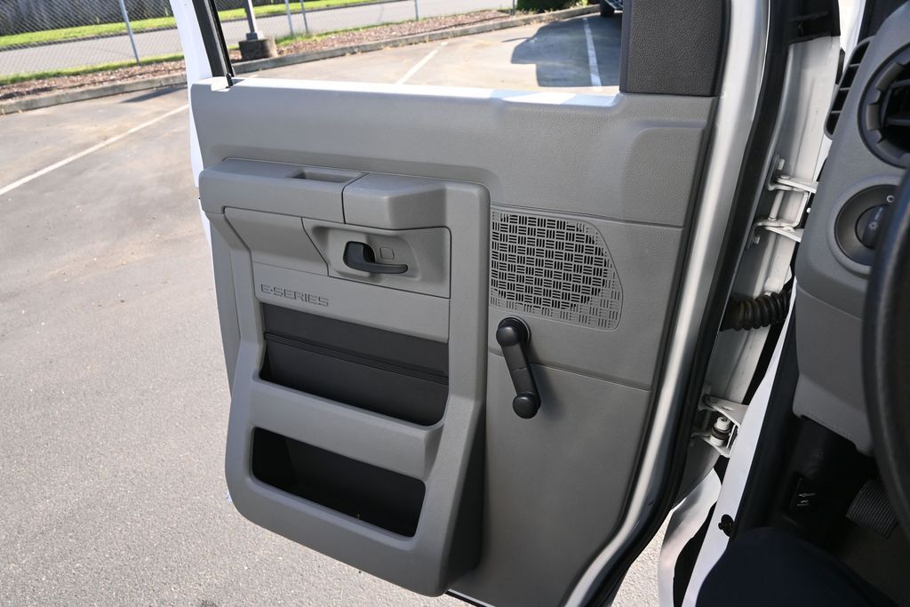 Used 2013 Ford E-450 - photo 17