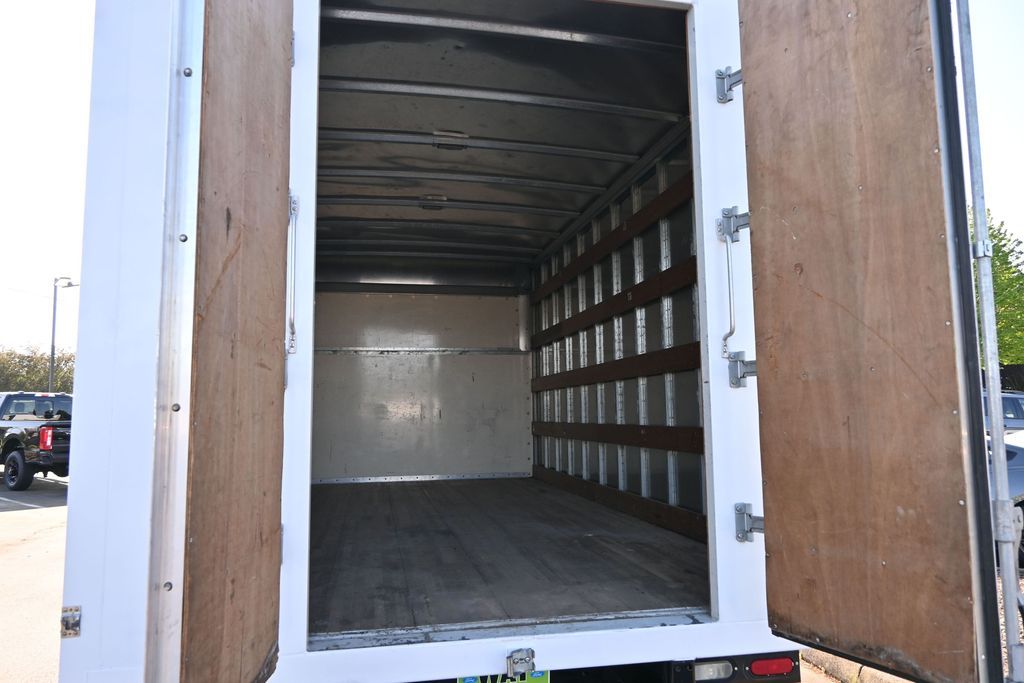 Used 2013 Ford E-450 - photo 24
