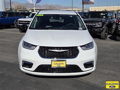 Used 2024 Chrysler Pacifica Select Minivan for sale #P15501 - photo 2